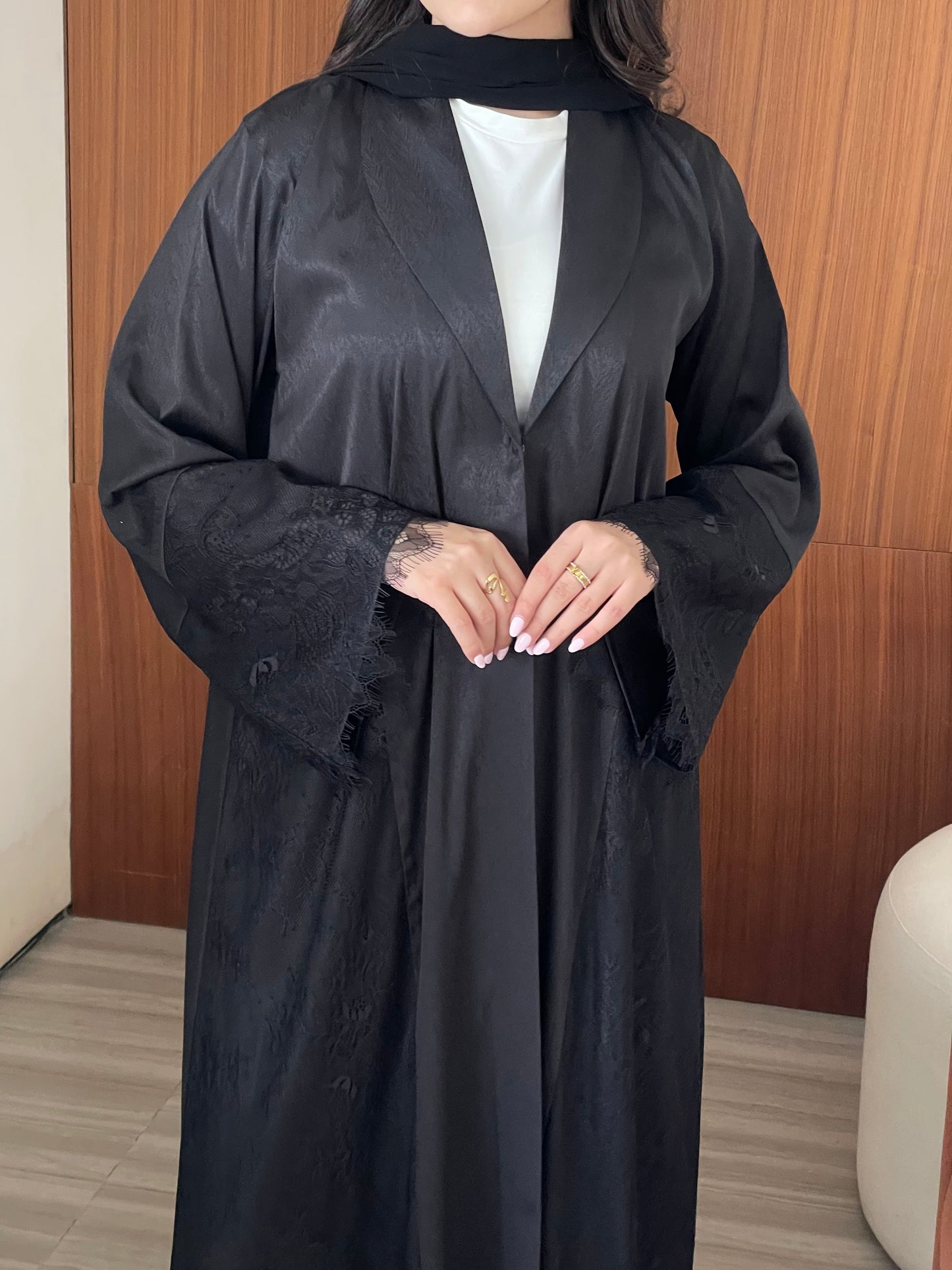 S392 - Shinny straight cut black abaya