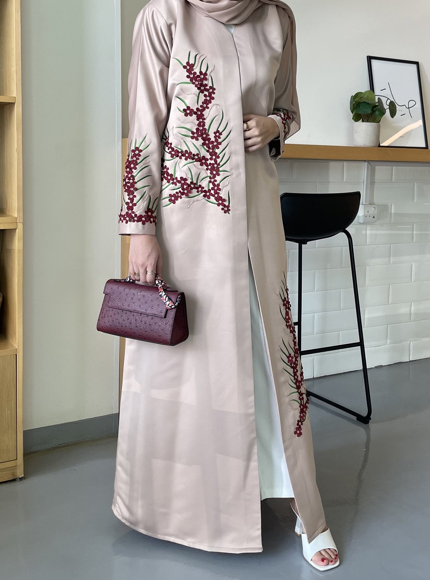 S008 - Satan abaya in beige with maroon flowers