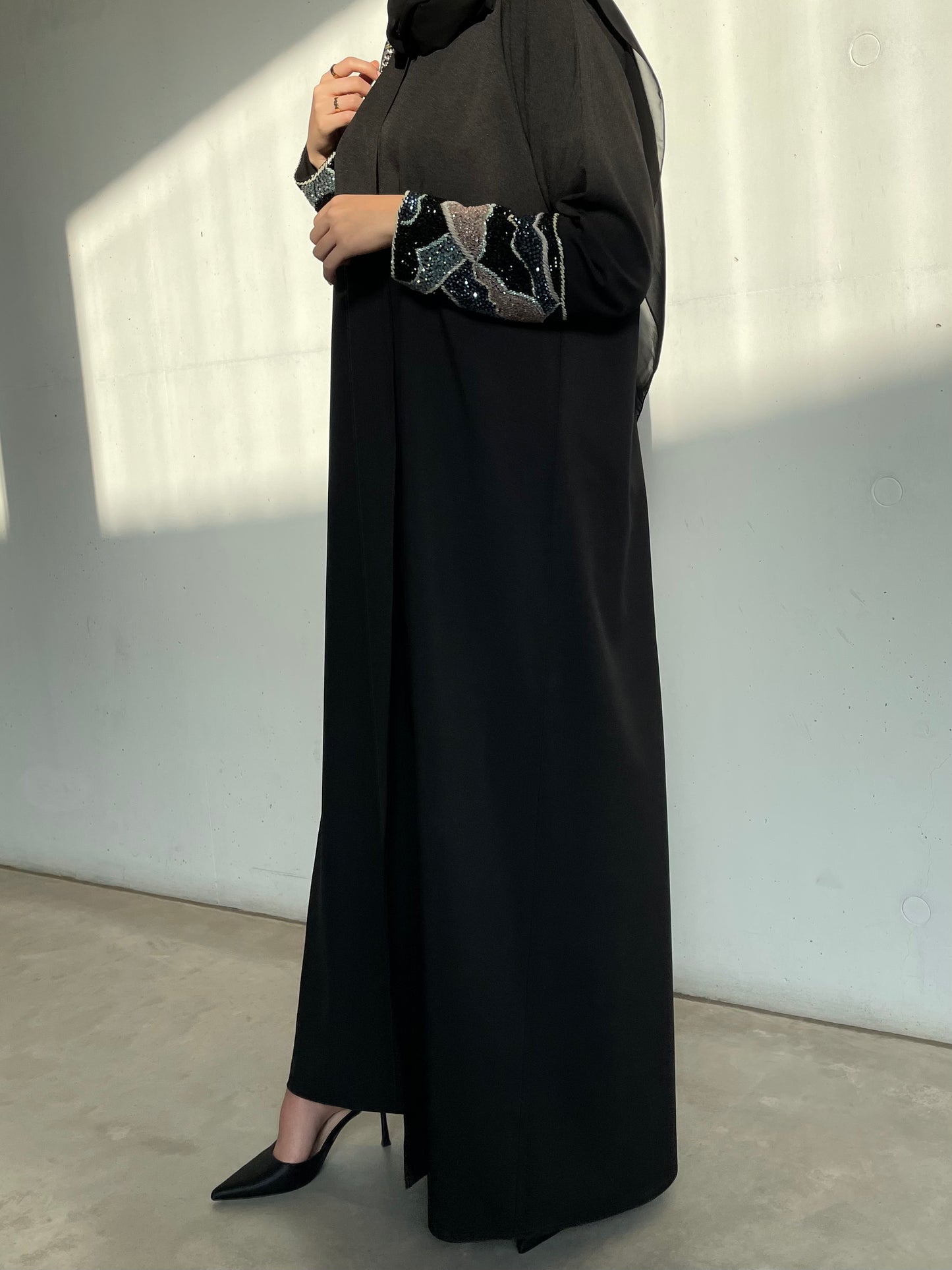 S024 - crystal abaya