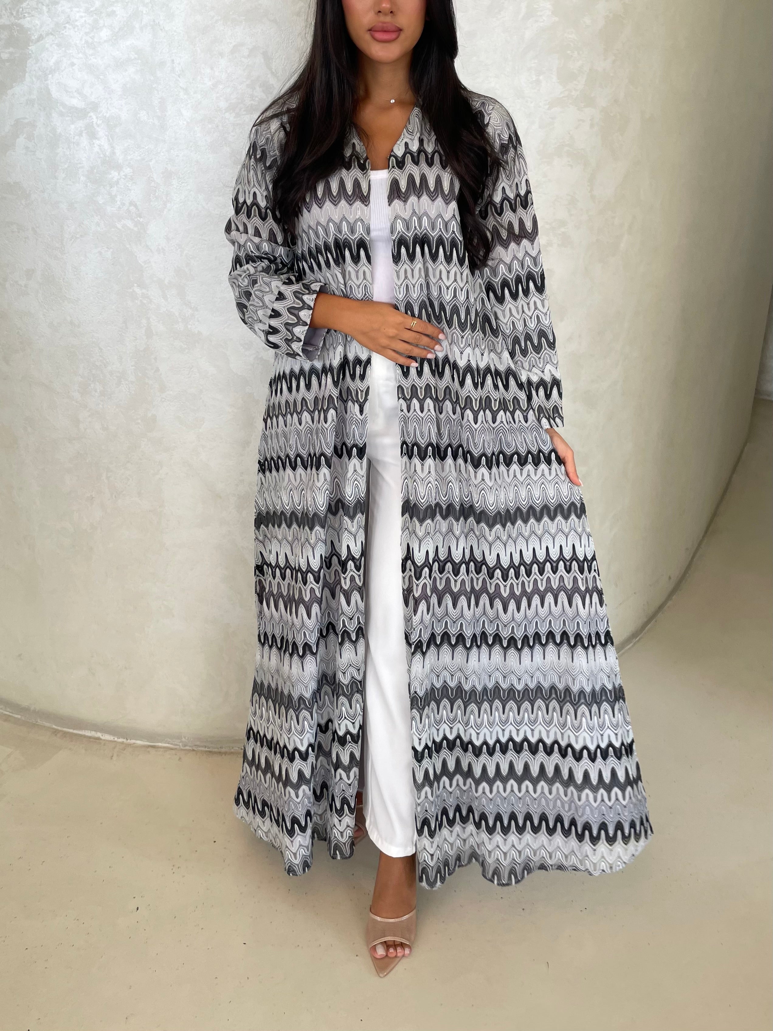 S424- Trendy black and white kaloosh abaya