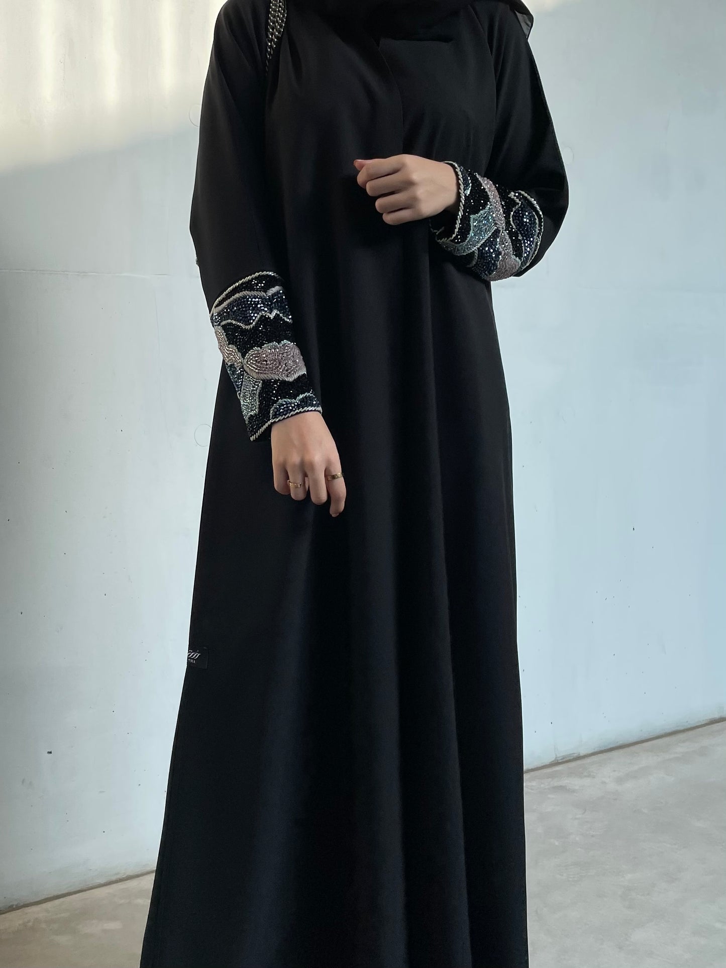 S024 - crystal abaya