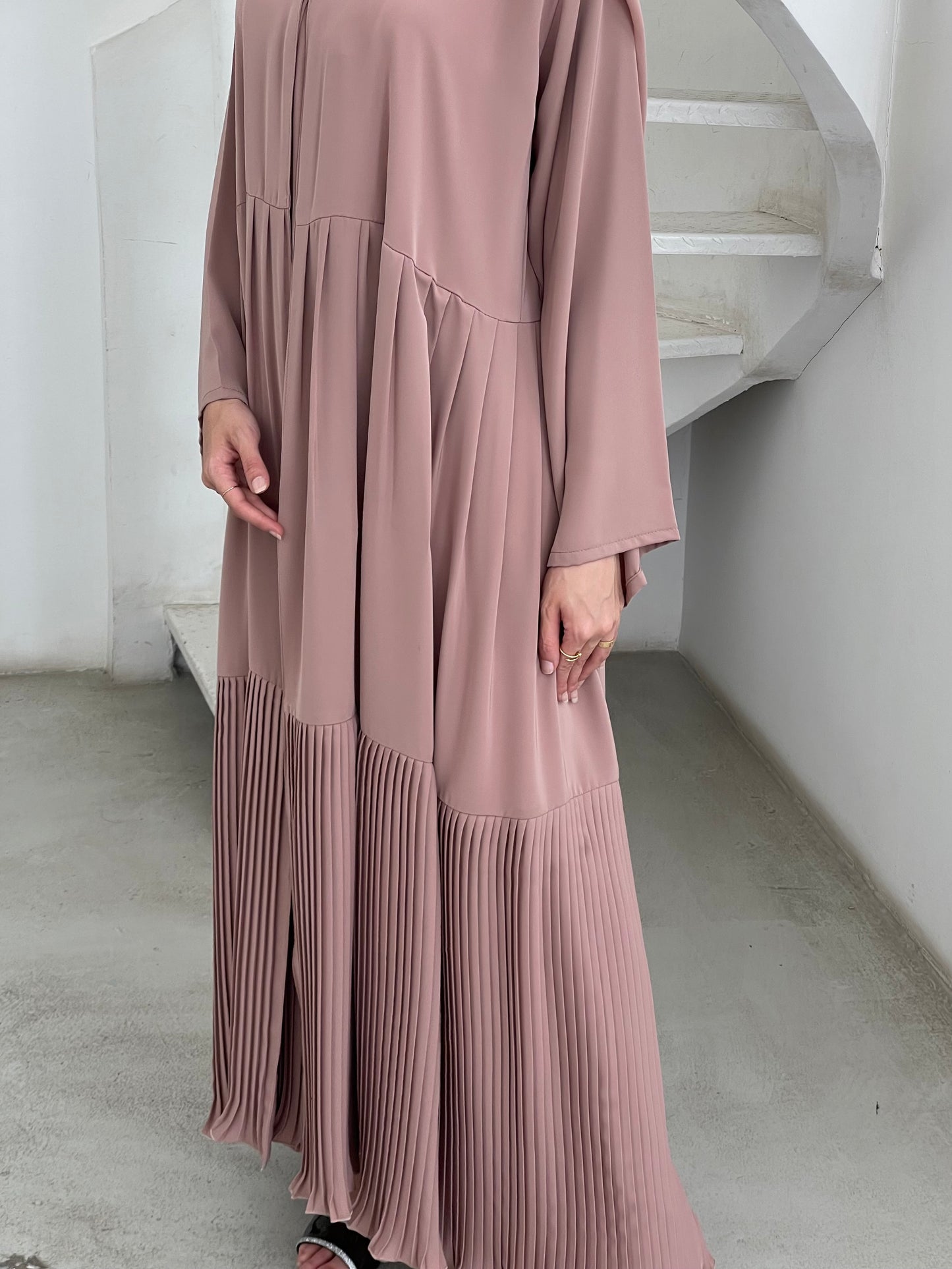 S366 Beige pleated abaya