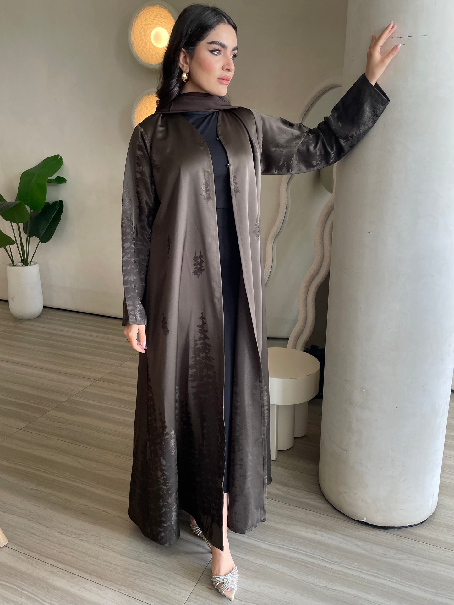 S381 - Brown pattern straight cut abaya