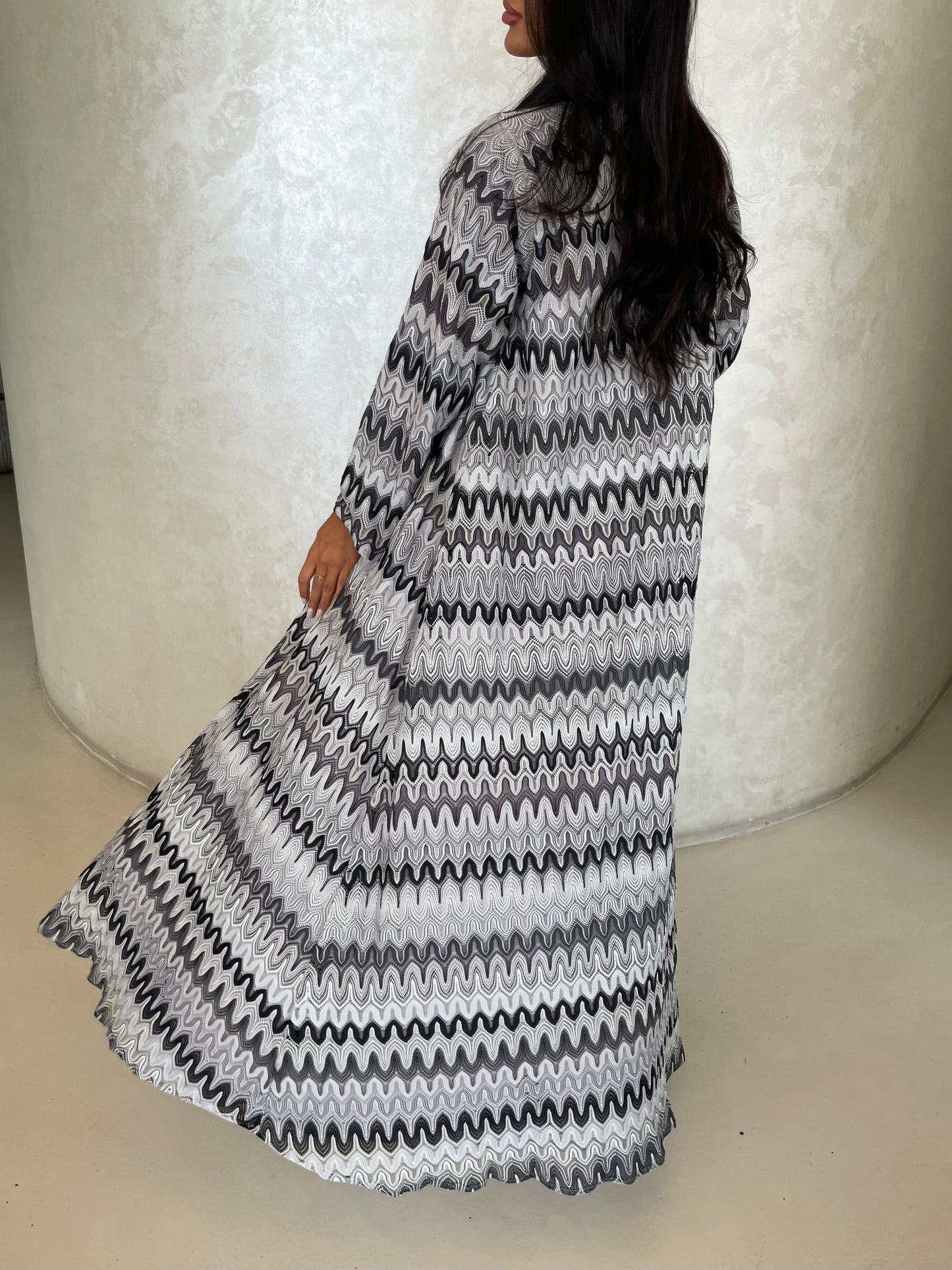 S424- Trendy black and white kaloosh abaya