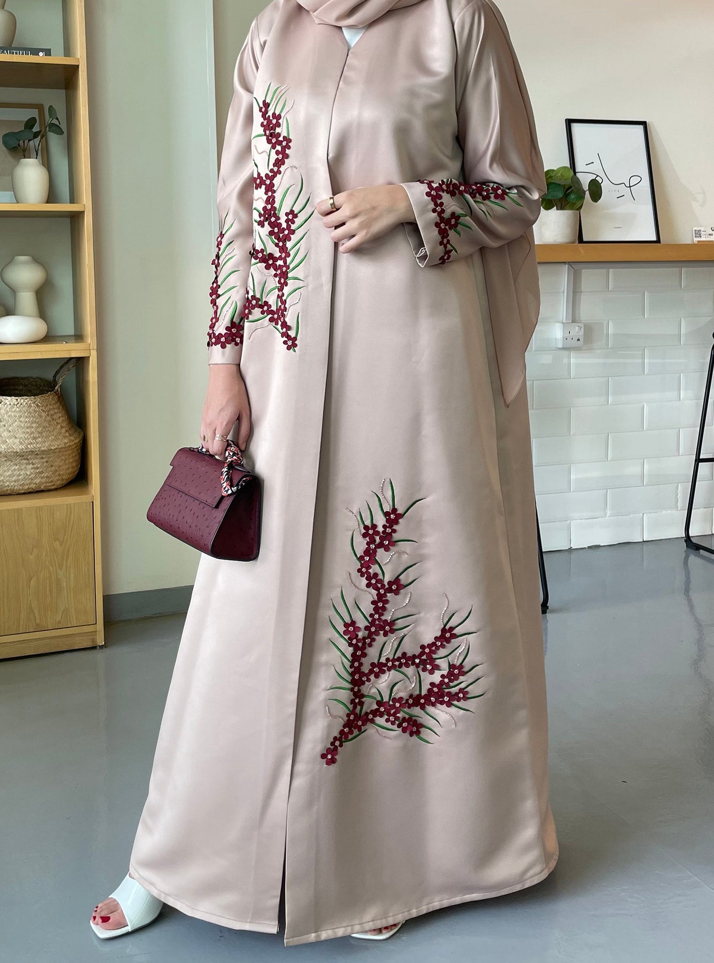 S008 - Satan abaya in beige with maroon flowers